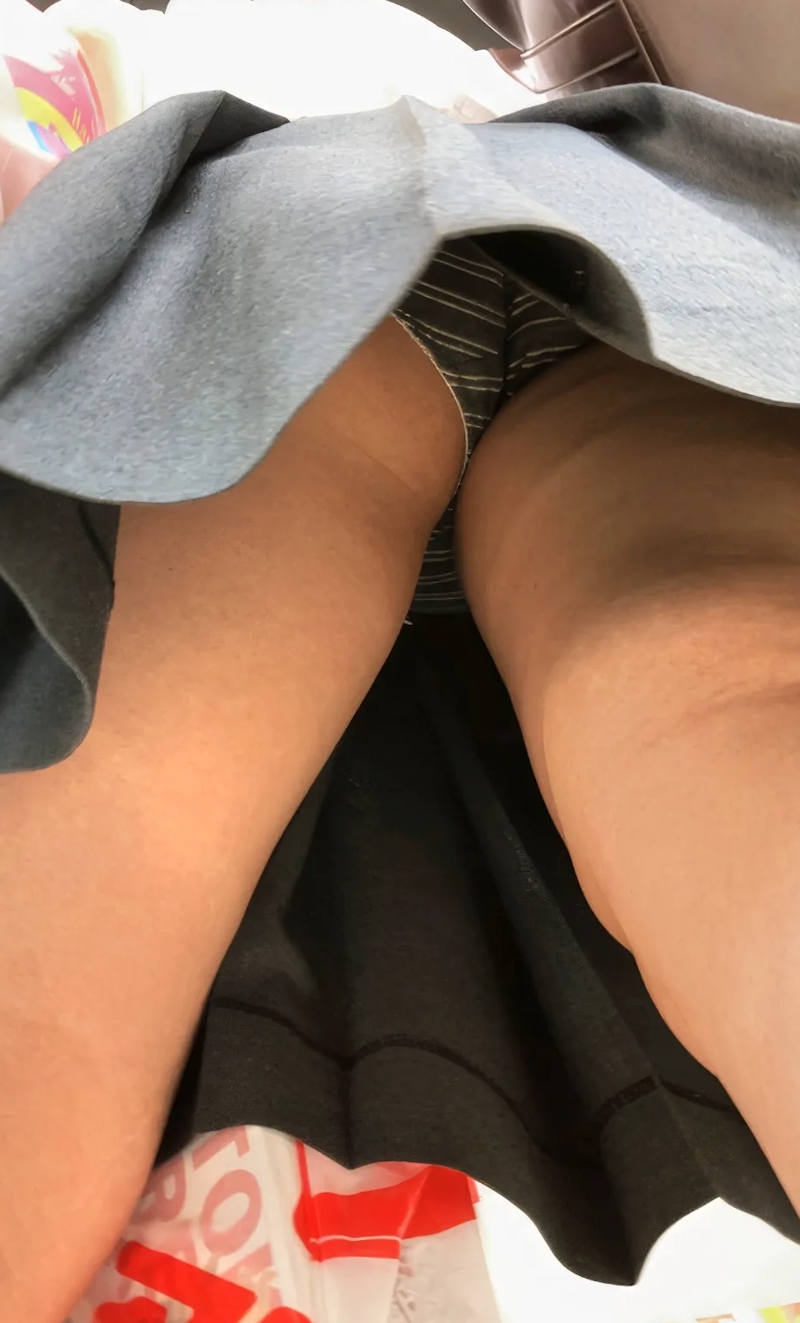 パンチラ逆さ撮り エロ画像 【90】