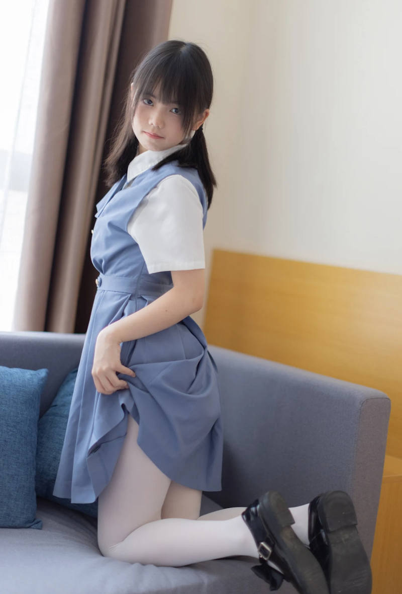 制服 童顔 エロ画像 【2】