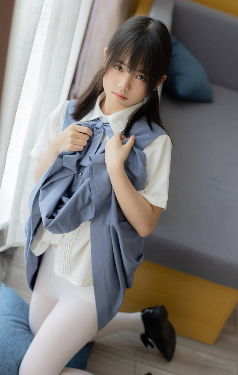 制服 童顔 エロ画像 【5】