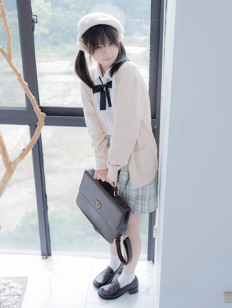 制服 童顔 エロ画像 【13】