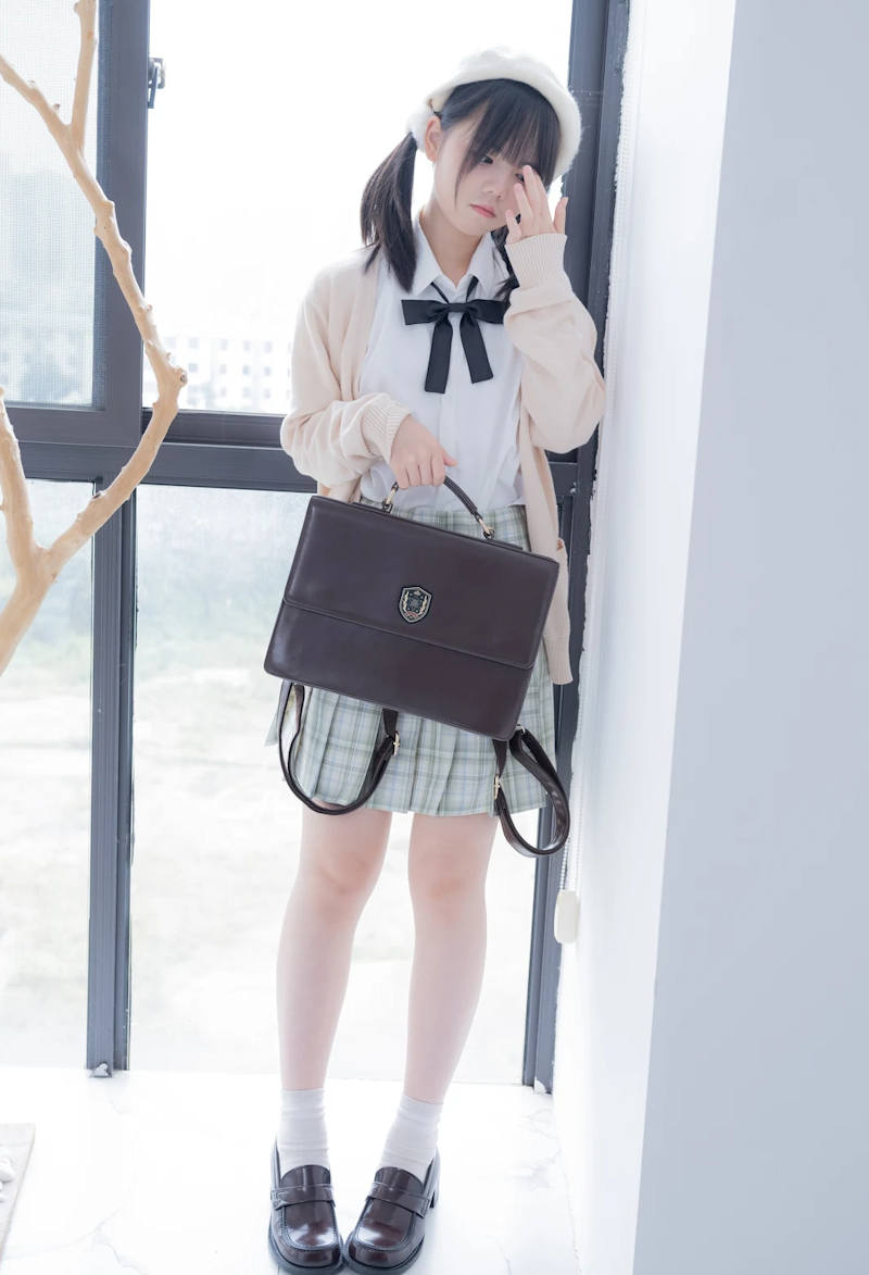 制服 童顔 エロ画像 【14】