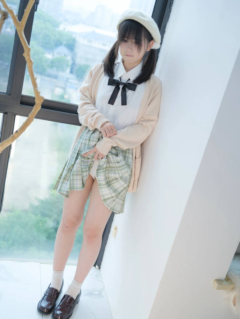 制服 童顔 エロ画像 【16】