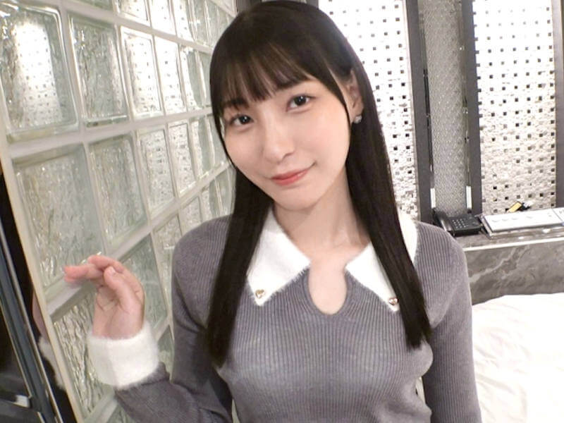 色白で透明感ある黒髪看護師のハメ撮りAV