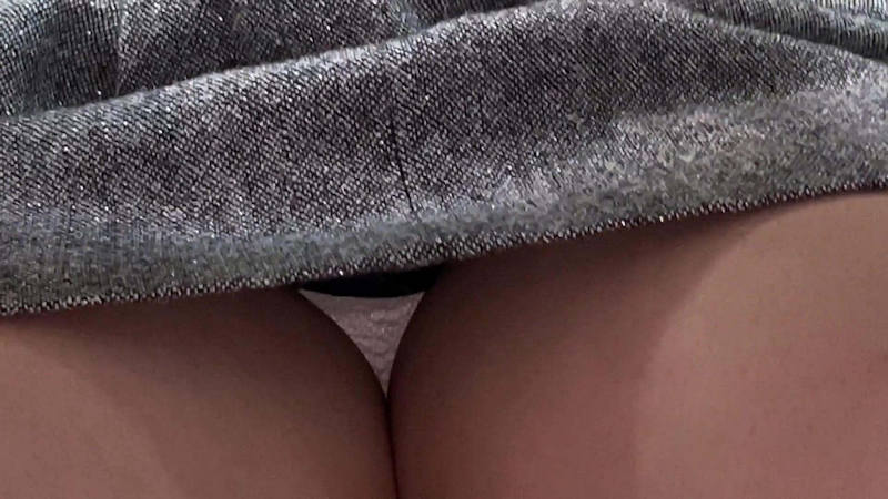 会社 パンチラ エロ画像 【15】