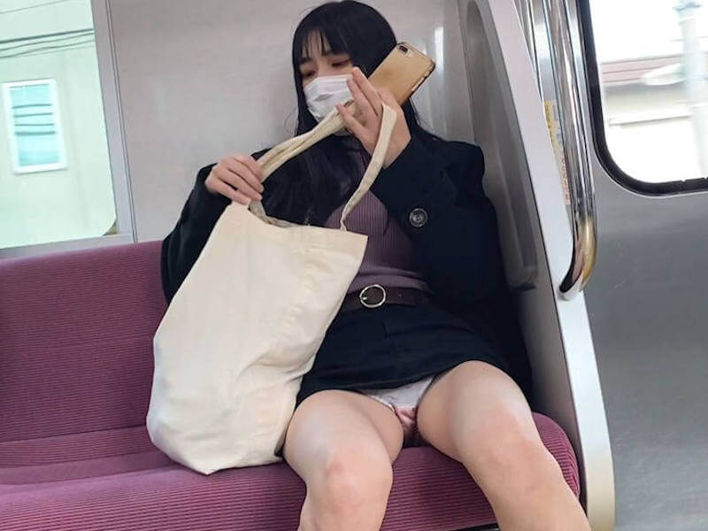 パンチラマスク女子のエロ画像