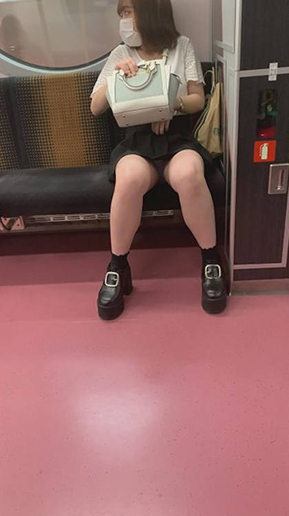 女子大生パンチラ エロ画像 【1】