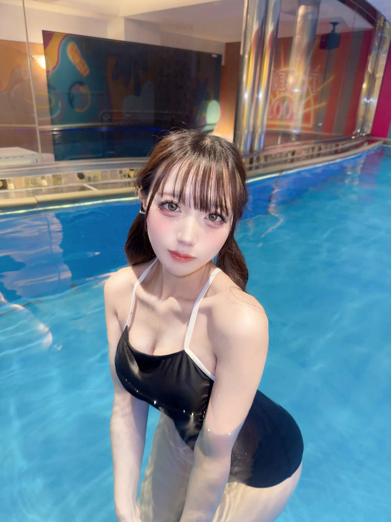 巨乳 プール エロ画像 【46】