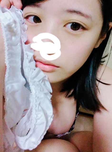 脱ぎたて パンツ 自撮り エロ画像 【3】
