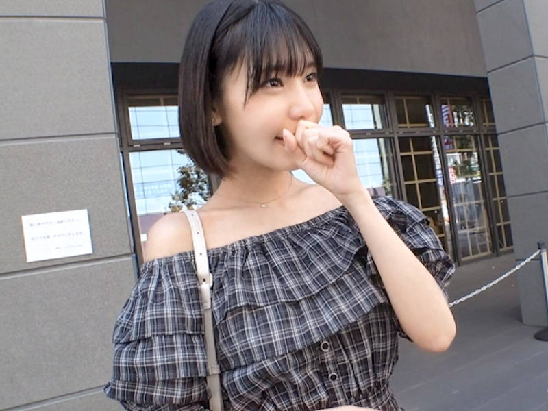 高身長で色白な清楚系歯科衛生士ナンパAV