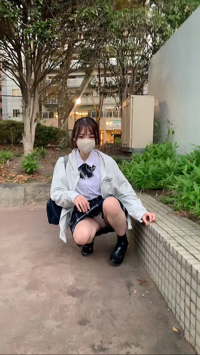 ミニスカ 制服 パンチラ エロ画像 【4】
