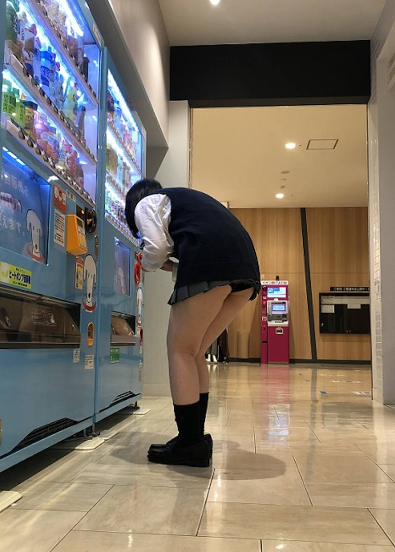 ミニスカ 制服 パンチラ エロ画像 【21】