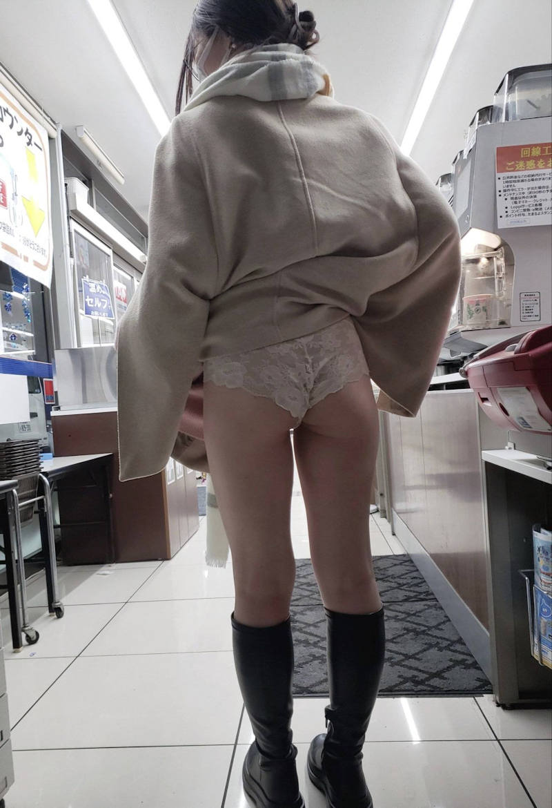 たくし上げ 露出 お尻 エロ画像 【13】